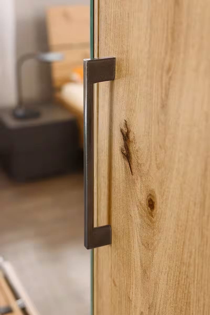 Set dormitor 4 piese, dulap 226 cm, cadru pat 140x200 cm și 2 noptiere, culoare stejar, material MDF și PAL, design modern funcțional pentru dormitor complet