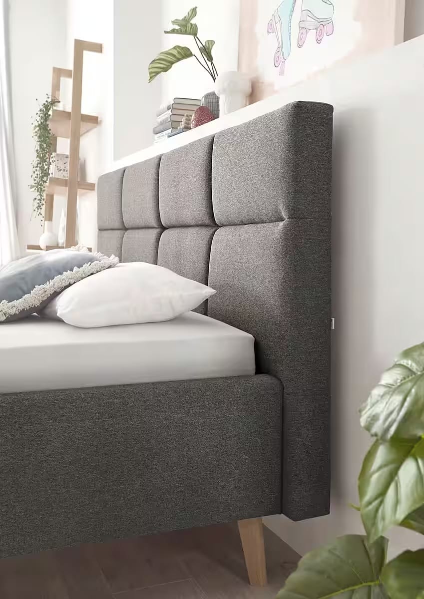 Cadru pat 140x200 cm, tapițat material textil, culoare maroniu, picioare înalte din lemn, 110 cm înălțime, design modern pentru dormitor