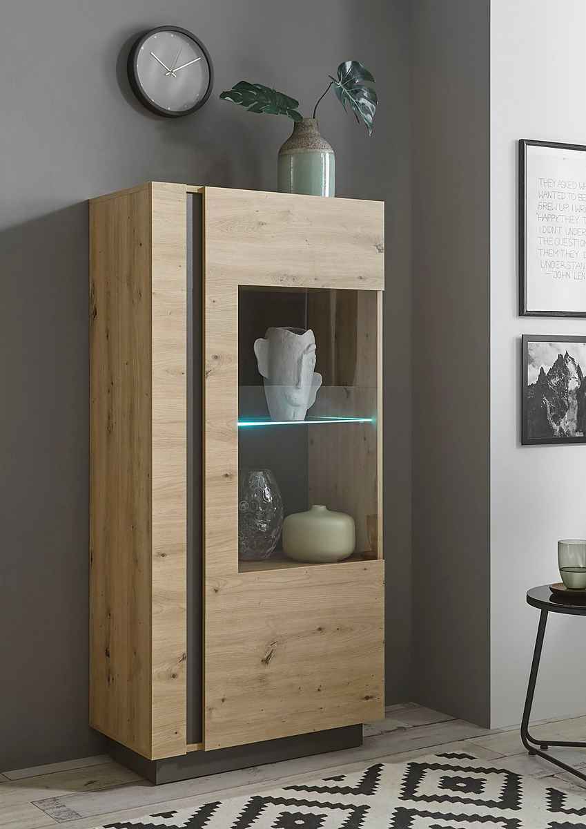 Vitrină modernă 72 cm lățime, culoare stejar, 154 cm înălțime, 1 ușă și 3 rafturi, design elegant și funcțional pentru depozitare și expunere, model ELEMENT