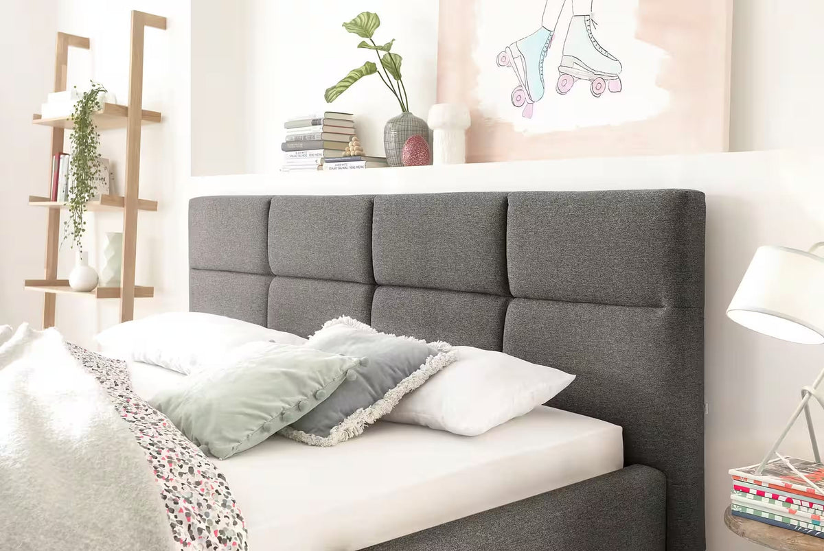 Cadru pat 140x200 cm, tapițat material textil, culoare maroniu, picioare înalte din lemn, 110 cm înălțime, design modern pentru dormitor