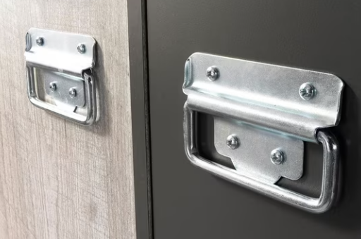 Comodă gri cenușiu 87 cm cu 2 sertare și mânere metalice, design modern pentru living sau dormitor, compactă și practică, înălțime 77 cm