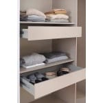 Dressing 271 cm lățime, 3 uși glisante, oglindă pe mijloc, culoare gri mătase, organizare premium, 229 cm inaltime - imagine 6