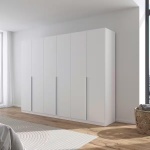 Dulap 271 cm lungime, 6 uși batante, culoare alb, mânere argintii, 210 cm înălțime