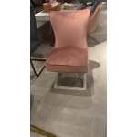 Scaun dining tapițat bej, cadru metalic cromat tip sanie, spătar ergonomic curbat, design modern elegant și confort premium - imagine 2