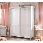 Dulap 140 cm, 2 uși glisante, stil clasic romantic, alb antique cu accente patinate, bară haine, rafturi și sertare interioare, design elegant premium BELLE