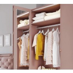 Dulap 145 cm, 3 uși cu oglindă, stil modern romantic, roz pudră și alb ivoire, 3 sertare, bară haine și rafturi, design elegant PEARL - imagine 3