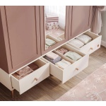 Dulap 145 cm, 3 uși cu oglindă, stil modern romantic, roz pudră și alb ivoire, 3 sertare, bară haine și rafturi, design elegant PEARL - imagine 4